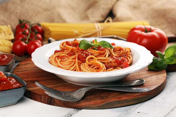 whole-grain-spaghetti-with-tomatoes-and-garlicky-vegetables